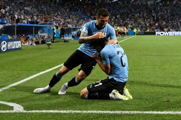 1-0. Cavani celebró el primer gol.