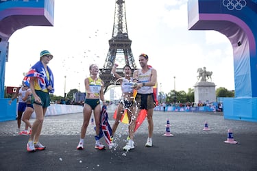 
Pérez y Martín dan una exhibición en la maratón de relevo mixto para colgarse un oro incontestable y completar la terna Juegos, Mundiales y Europeos.