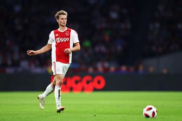 40 millones de euros es el valor de mercado de Frenkie de Jong, pero el Ajax luchará por retenerlo y pedirá más. Frenkie es uno de los jugadores llamados a gobernar el fútbol europeo del futuro.