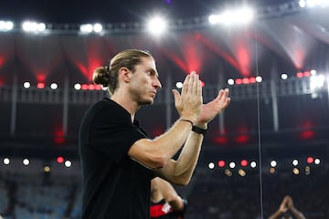 Filipe Luis debutó como técnico del primer equipo de Flamengo. Lo hizo con triunfo sobre Corinthians en la Copa de Brasil. Tras la victoria, elogió a Erick Pulgar tras la pregunta de AS: "Para mi forma de jugar es fundamental, hoy hizo un gran partido, sé lo dije, lo felicité".