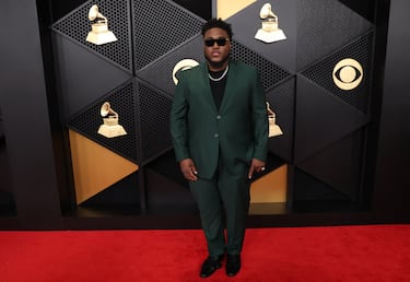 D Teck posa en la alfombra roja.