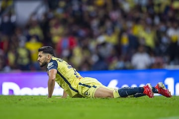 Henry Martín, quien fuera el último verdugo del Guadalajara, no logró mandar el balón a las redes.