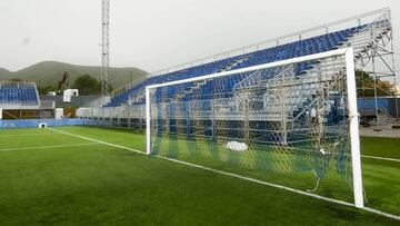 Una de las gradas portátiles instalada en Can Misses para el partido de esta tarde entre el Ibiza y el Barça.