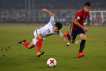 Morgan Gibbs White y Hugo Guillamon.