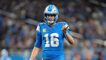 DETROIT, MICHIGAN - NOVEMBER 17: Jared Goff #16 of the Detroit Lions looks on during the fourth quarter of a game against the Jacksonville Jaguars at Ford Field on November 17, 2024 in Detroit, Michigan. Nic Antaya/Getty Images/AFP (Photo by Nic Antaya / GETTY IMAGES NORTH AMERICA / Getty Images via AFP)