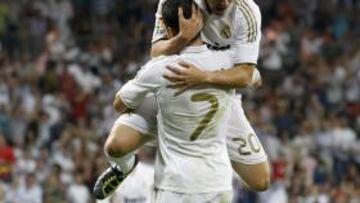 <b>LETALES. </b>Higuaín abraza a Cristiano después de marcar el 4-2 contra el Getafe.