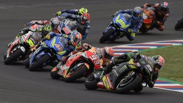 Pilotos de MotoGP durante la carrera en Termas de R&iacute;o Hondo.