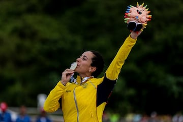 Mariana Pajón: Primera en ganar dos oros en Juegos Olímpicos. Ha sido ocho veces campeona mundial de BMX. 