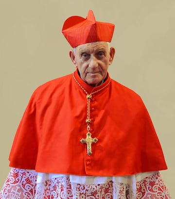 El Cardenal Ernest Simoni de Albania, exorcista que a veces usa el móvil