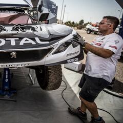 Peugeot-Toyota: la guerra de las bridas llega al Dakar 2017