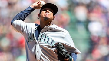 BOSTON, MA - MAY 11: Felix Hernandez #34 of the Seattle Mariners pitches in the first inning of a game against the Boston Red Sox at Fenway Park on May 11, 2019 in Boston, Massachusetts.   Adam Glanzman/Getty Images/AFP
 == FOR NEWSPAPERS, INTERNET, TELCOS &amp; TELEVISION USE ONLY ==