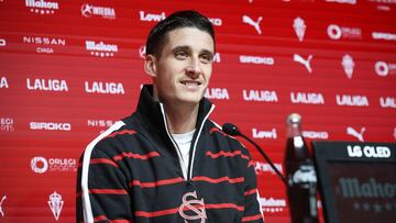 08-01-25. LANDER OLAETXEA, EN LA RUEDA DE PRENSA EN MAREO, DURANTE LA SEMANA DEL DERBI ASTURIANO.