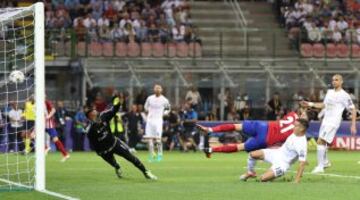 Yannick Carrasco marca el 1-1.