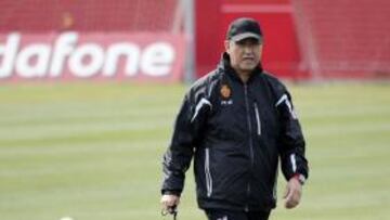 <b>FIRME. </b>Gregorio Manzano durante el entrenamiento de ayer.