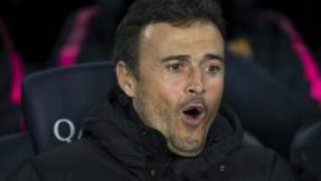 Luis Enrique, en el banquillo en los prolegómenos del Barça-Huesca.