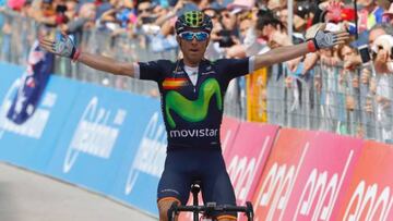 Alejandro Valverde celebra su victoria en la 16ª etapa del Giro de Italia 2016.