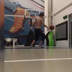 Por detalles como estos Brahim Díaz enamora al fútbol: atentos al recurso para encestar