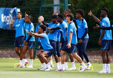 Spending spree may see Chelsea punished by UEFA