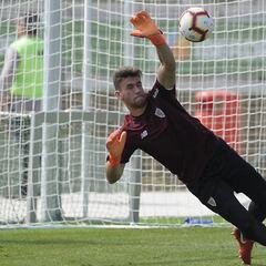 Deportivo y Málaga quieren hacerse con Unai Simón