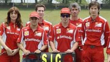 <strong>FERRARI, HOMENAJE A SIMONCELLI.</strong>
