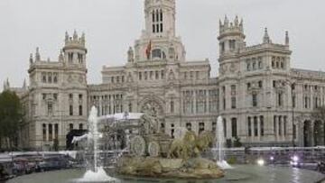 <b>VALLADA Y A LA ESPERA. </b>La fuente se verá rodeada por la afición si hoy gana el Madrid la Liga.