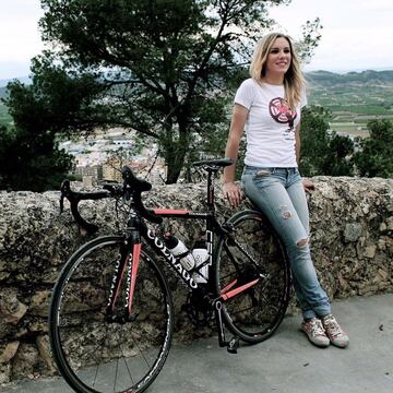La valenciana, de 30 años, no competirá en 2018 para cuidar a su hija, Nadia: Voy a disfrutar de otras cosas de la vida. Cuelga la bicicleta con dos Campeonatos de España de fondo, cuatro de contrarreloj y un séptimo puesto en el Giro en su palmarés.