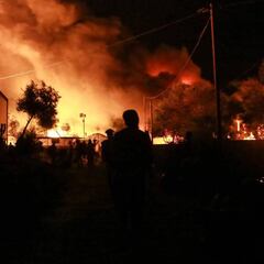 Arde en Grecia el mayor campo de refugiados de Europa