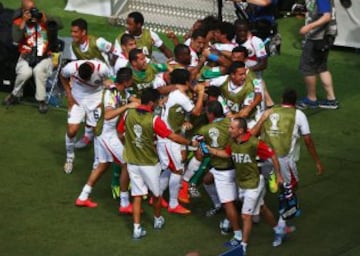 Gol 0-1 de Bryan Ruiz de Costa Rica