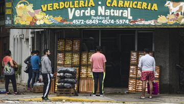 Comerciantes de distintos rubros como verdulería, carnicería o panadería aseguraron que redujeron su horarios de atención “porque la gente sale menos a comprar” .