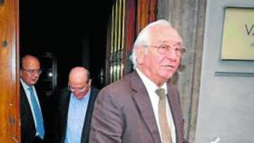 <b>YA ES OFICIAL. </b>Ayer se vieron las caras en una céntrica notaría.