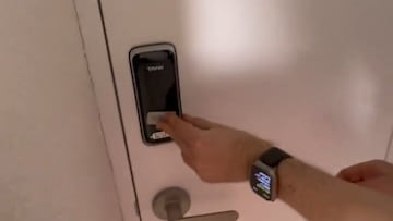 Un turista entra el baño más pequeño del mundo y se hace viral al instante: es un restaurante en Corea del Sur