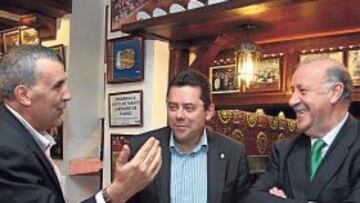 Del Bosque junto a Tomás Roncero y Manuel Esteban.