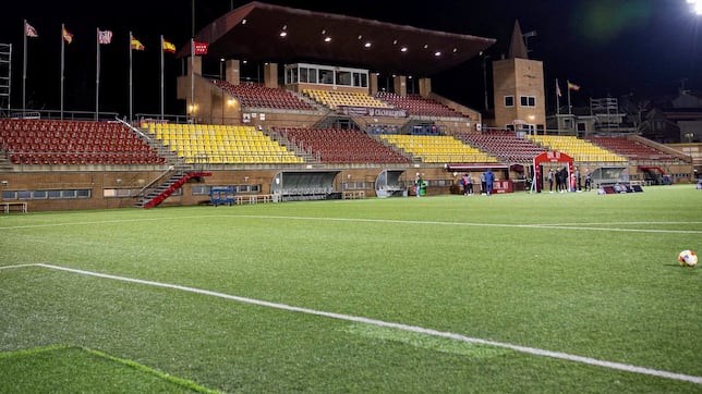 Los clubes están molestos con el césped artificial de la Copa