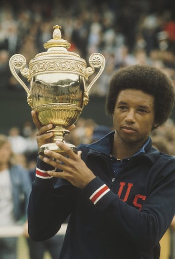 Arthur Ase Jr supuso una referencia en categoría masculina. Como Althea Gibson, abrió un camino para futuras generaciones cuando en 1968 se convirtió en el primer tenista negro en ganar el US Open. Hasta la fecha sigue siendo el único que lo ha logrado. En los años venideros llegaron más éxitos para el prodigio estadounidense: Open de Australia en 1970 y Wimbledon en 1975. Al igual que con el major de Estados Unidos, es el único tenista negro que ha conquistado Melbourne y Londres.