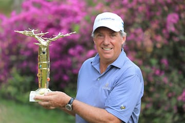 El año 2023 empezó con la noticia del adiós de Barry Lane, fallecido el 1 de enero, a los 62 años. El inglés era uno de los jugadores más populares del Circuito Europeo de golf, actualmente DP World Tour, donde sumó cinco victorias en sus 693 participaciones. Sólo otros tres golfistas han disputado tantos torneos como él. Su primer éxito fue en el Abierto de Escocia, en 1983, y el último en el British Masters, en 2004. También logró ocho triunfos en el circuito de veteranos, el Legends Tour. Y fue jugador de la Ryder Cup.