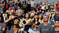 FILE PHOTO: People watch the solar eclipse on the lawn of Griffith Observatory in Los Angeles, California, U.S., August 21, 2017. Location coordinates for this image are 34?7'9"N 118?18'1"W.  REUTERS/Mario Anzuoni/File Photo