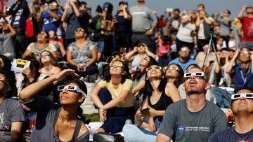 FILE PHOTO: People watch the solar eclipse on the lawn of Griffith Observatory in Los Angeles, California, U.S., August 21, 2017. Location coordinates for this image are 34?7'9"N 118?18'1"W.  REUTERS/Mario Anzuoni/File Photo