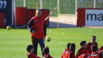 Joaquín Caparrós durante el entrenamiento del Mallorca.