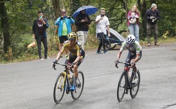 Primoz Roglic y Egan Bernal. 