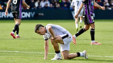 Matos se lamenta durante el Ceuta-Valladolid.