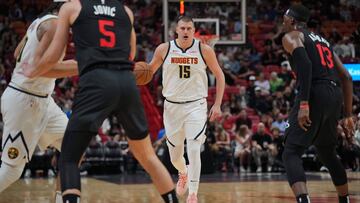 Denver Nuggets center Nikola Jokic (15) brings the ball up the court against the Miami Heat.