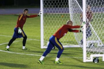 Víctor Valdés e Iker Casillas.