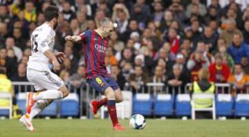 0-1. Iniesta anota el primer gol.