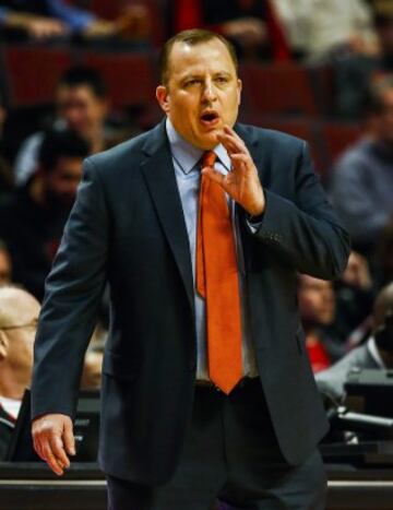Tom Thibodeau, dando instrucciones.