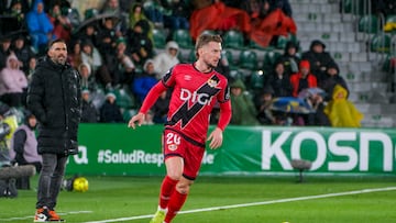 ELCHE (ALICANTE), 21/12/2025.- El defensa del Rayo Vallecano Ivan Balliu en acción este domingo, durante el partido de la jornada 17 de LaLiga EA Sports, que disputan Elche CF y Rayo Vallecano en el Estadio Manuel Martínez Valero. EFE/ Pablo Miranzo