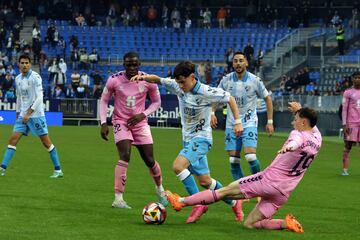 Abrazos tras el gol de Juanpe.