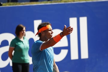 El tenista español Rafael Nadal, perdió en las semifinales del ATP 500 de Barcelona ante el austriaco Dominic Thiem, con parciales de 6-4 y 6-4. 