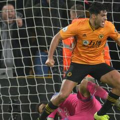 Raúl Jiménez podría igualar a máximo goleador de Wolves