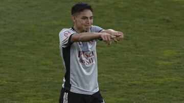 Futbol, Colo Colo vs Everton.
 Final del Campeonato Copa Chile 2021.
 El jugador de Colo Colo  Joan Cruz celebra su gol contra Everton durante el partido por la final de la Copa Chile en el estadio Fiscal de Talca
 Talca, Chile.
 04/09/2021
 Jose Robles/Photosport
 
 Football, Colo Colo vs Everton.
 Copa Chile Championship 2021 final match.
 Colo Colo &#039;s player Joan Cruz, left right center, celebrates his goal against Everton during the final of Copa Chile Championship at Fiscal de Talca stadium in Talca, Chile.
 09/04/2021
 Jose Robles/Photosport