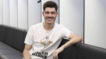 El centrocampista andaluz Jozabed Sánchez posa para AS en el vestuario del Celta.
